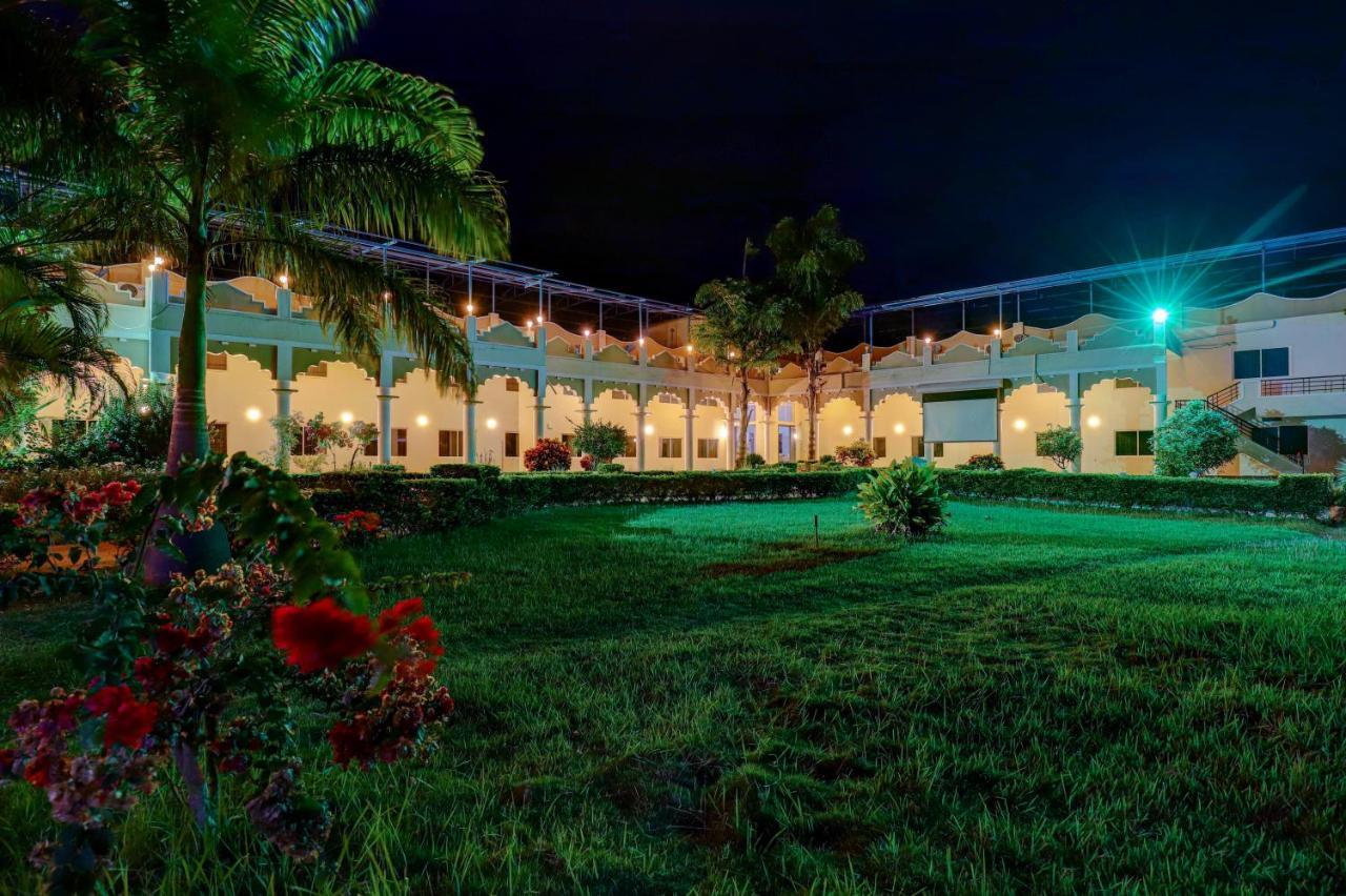 Brindavan Garden Resort & Spa Krishnarajasagara Bagian luar foto